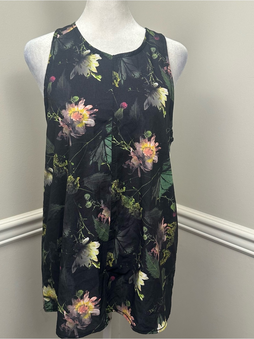 Oiselle Floral Sleeveless Swing Tank Top - Black with Pink & Green Floral